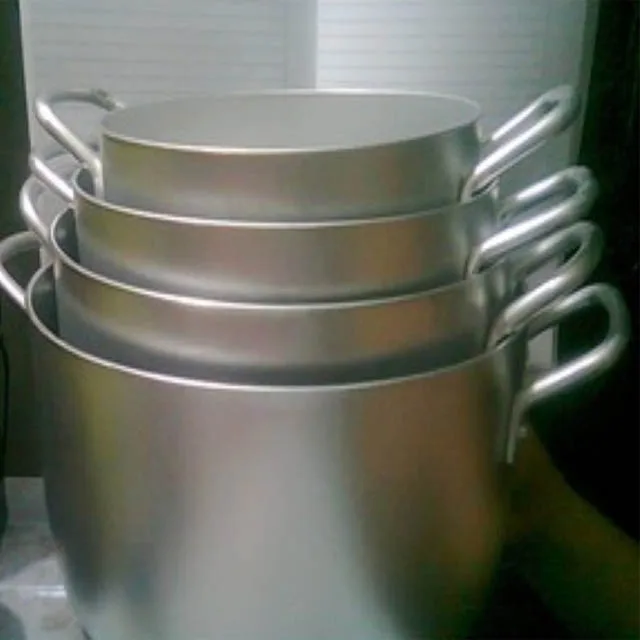 Xoong quân dụng trắng tại xưởng Phương Cảnh, ảnh 1