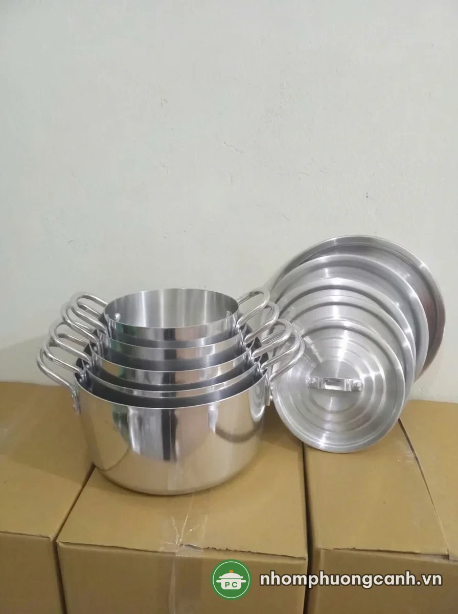 Bộ xoong nhôm bóng lồng nhau làm quà Tết doanh nghiệp tại xưởng Phương Cảnh